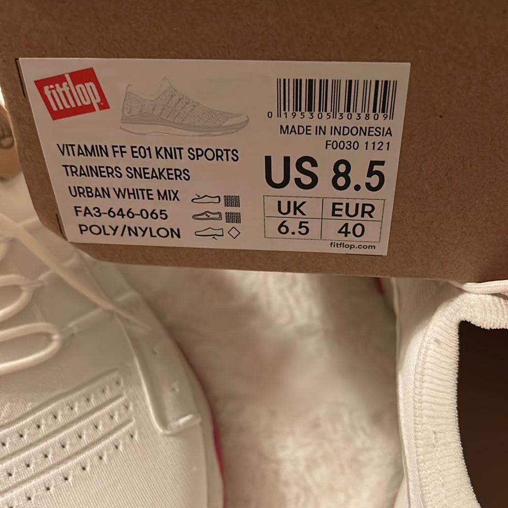 NEW FitFlop White sneakers sz 8.5 - Picture 9 of 12